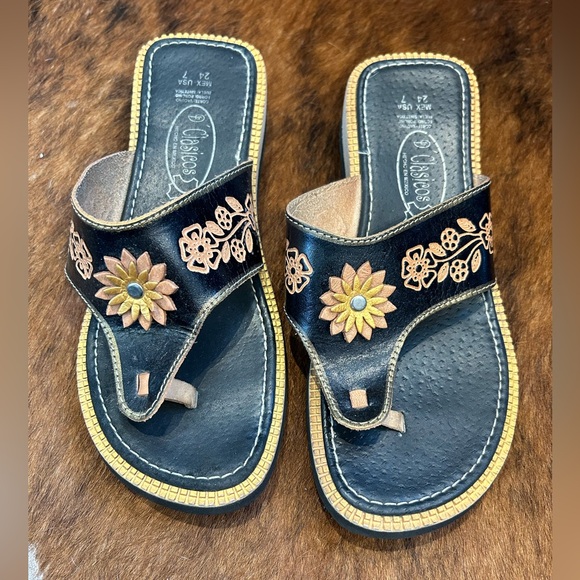 Leather Thong Style Sandals - Picture 1 of 4